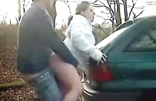 الرجل مع فتاة مقاطع سكسي تنزيل يلهون في السيارة